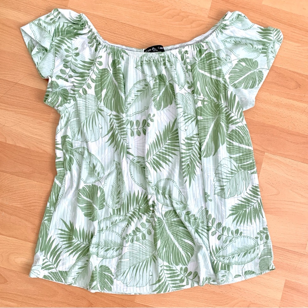 KIM & CAMI Green Tropical Foliage Top